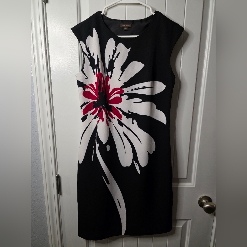 Voir Voir Black Cap Sleeve Dress with White and Red Floral Design Size 6 ❤️